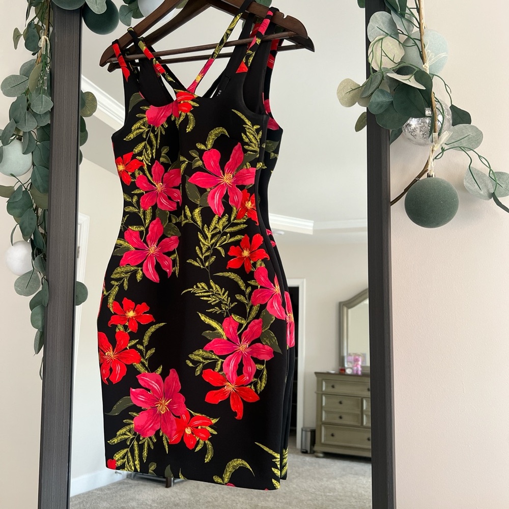 Stunning floral dress with criss cross back and zipper closure #floraldress